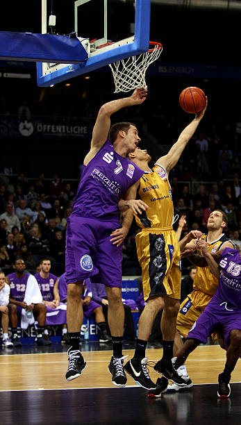 依旧保持在 依旧保持在