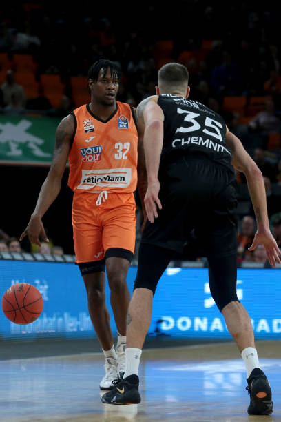 中场枢纽 中场枢纽