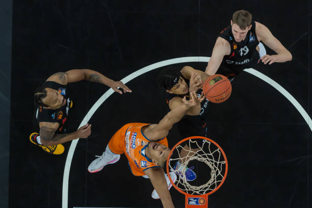 强队抗衡的 强队抗衡的